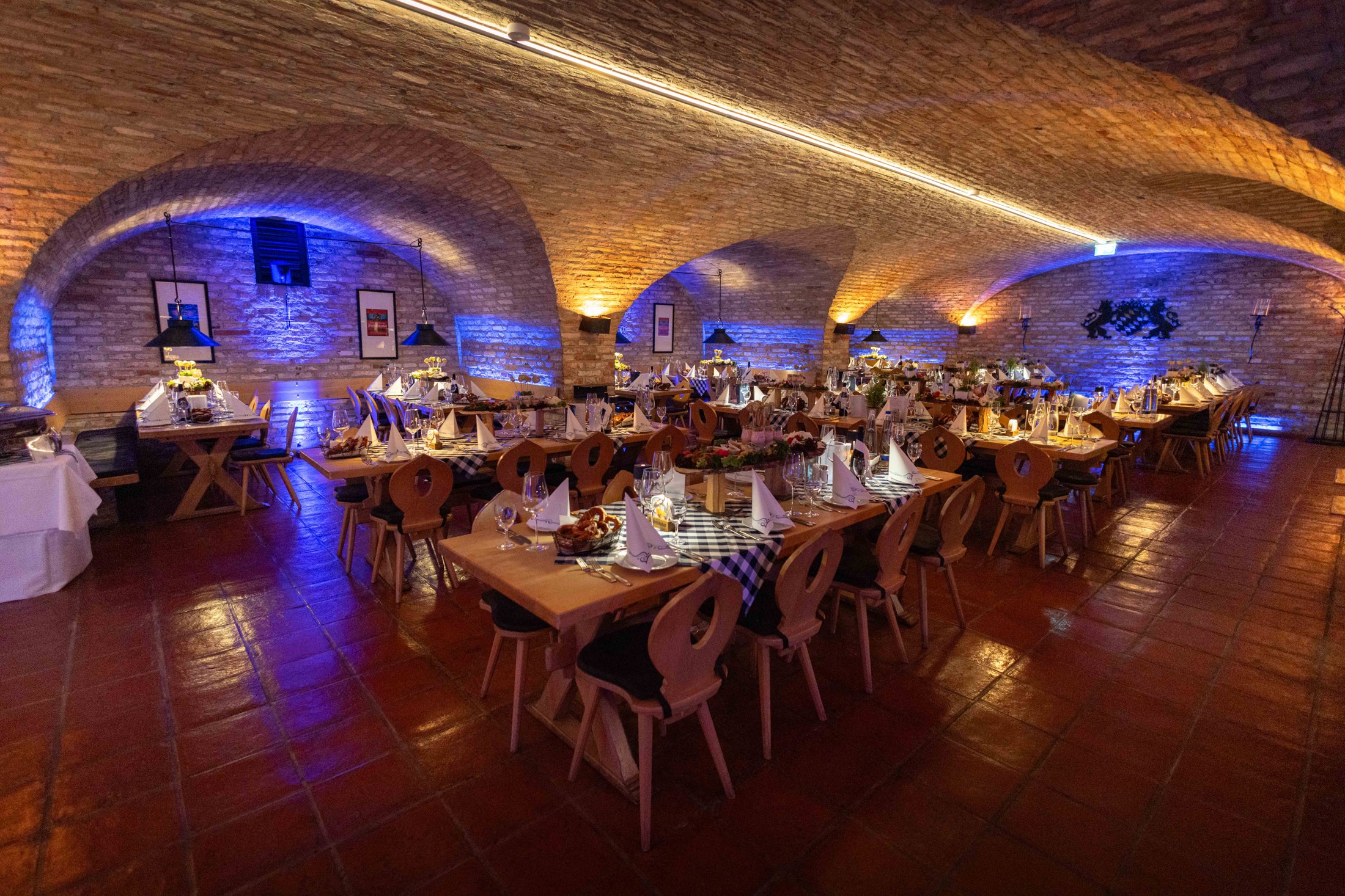 Für das Networking Dinner vorbereiteter Raum